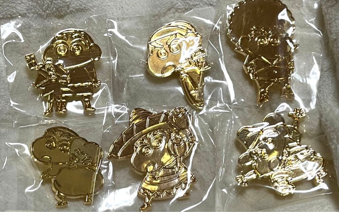クレヨンしんちゃん　シネマパレード　金　特典　ピンズ　コンプリート　30種
