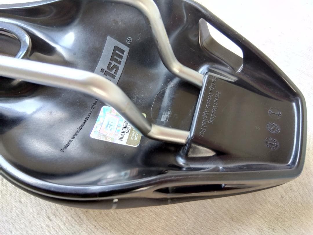 ISM PN 3.1 サドル 40 ブラック