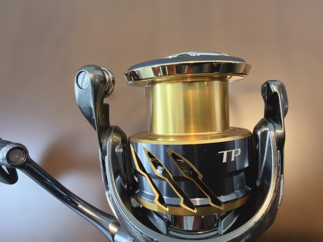 シマノ 20ツインパワー TWIN POWER C3000XG スピニングリール