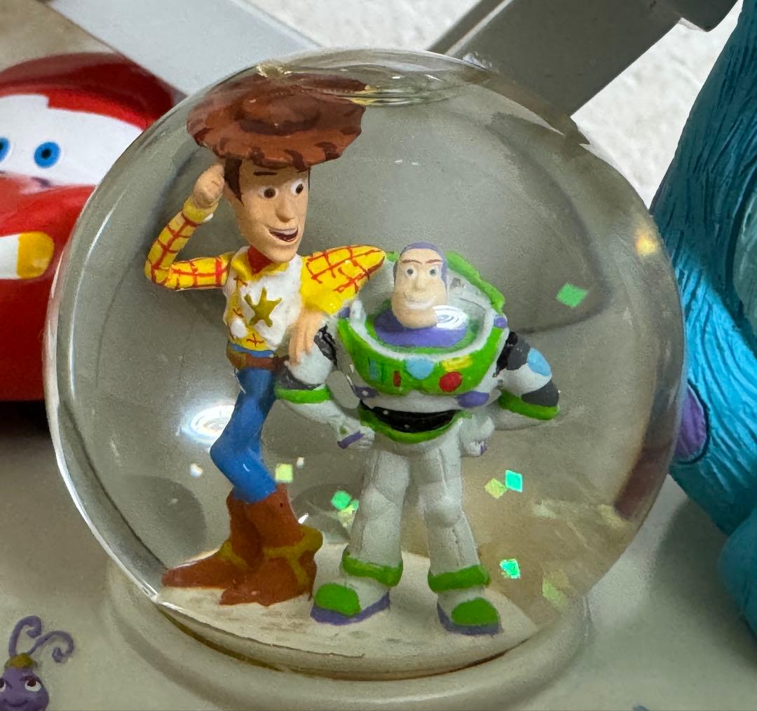 ディズニーパークス ピクサー キャラクター スノーグローブ