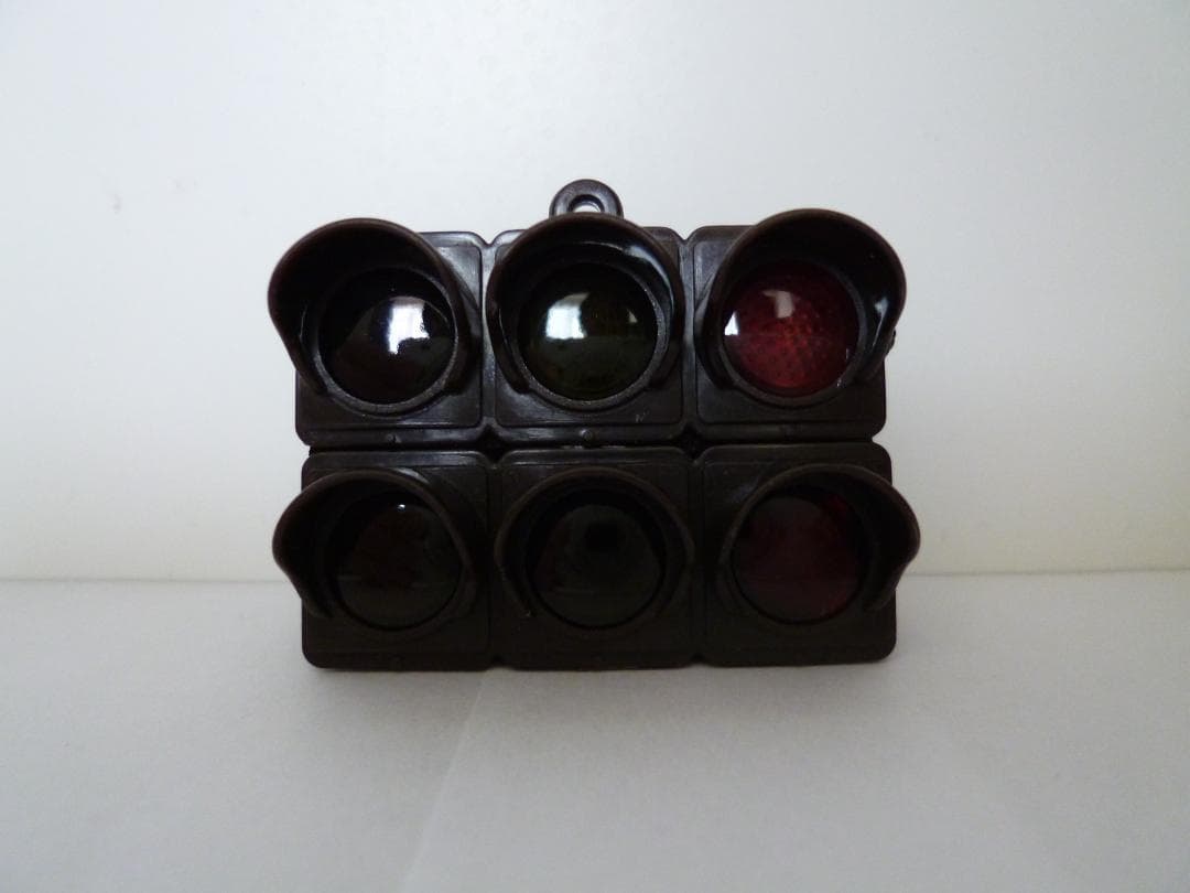 本物志向改造　信号機ガチャ（車両灯器　路面電車用「←↑×」３灯）