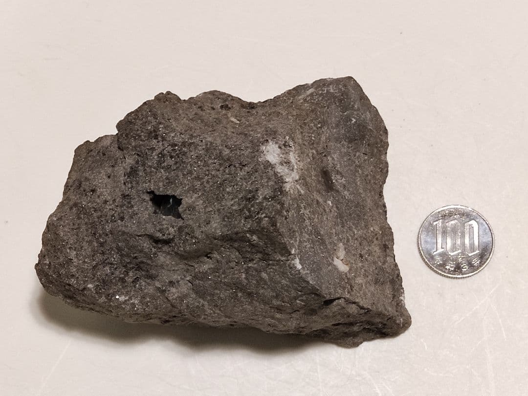 パワーストーン　天然石　原石　ハーキマーダイアモンド母岩付　499g　318