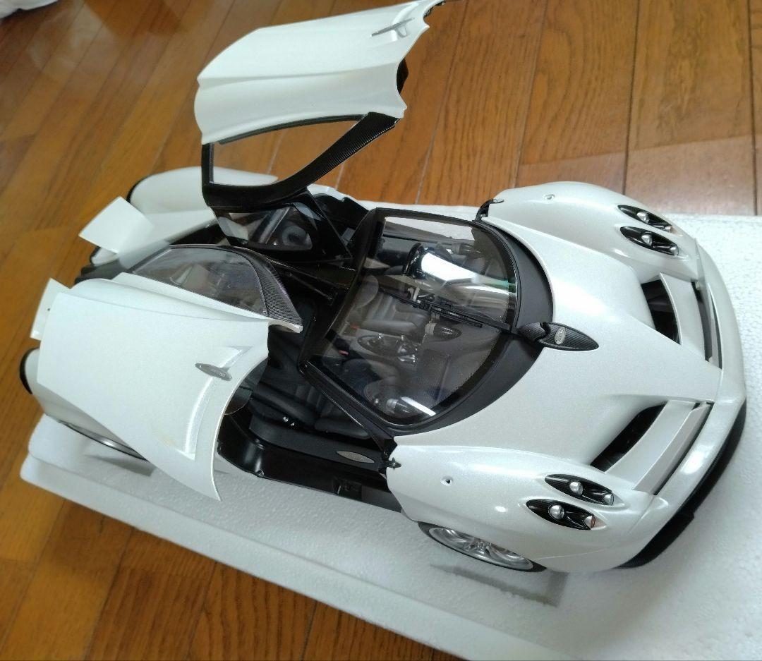 34　オートアート　AUTOart　1/12　パガーニ　ウアイラ