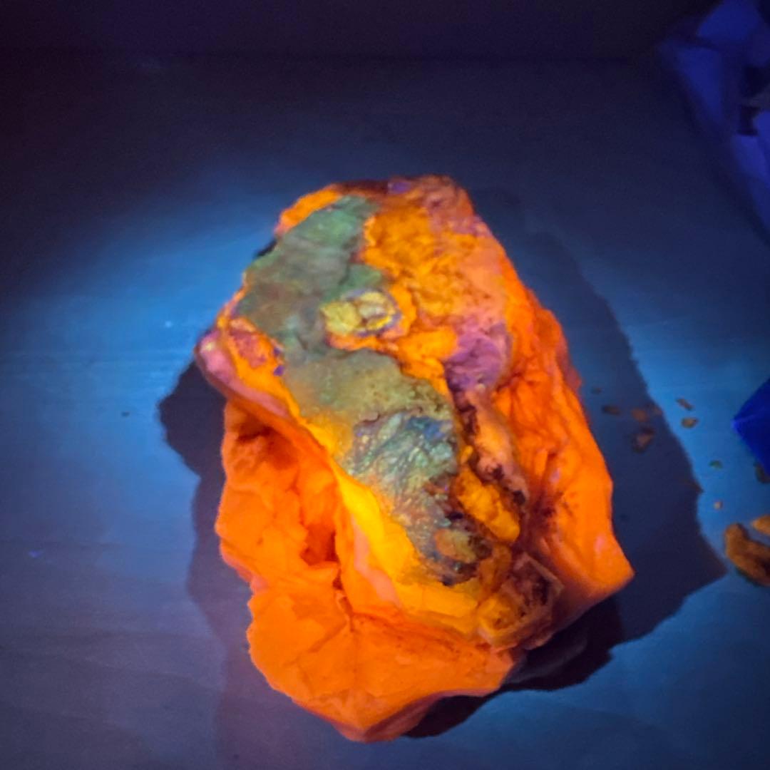 北海道石　然別オパール　蛍光オパール903ｇ