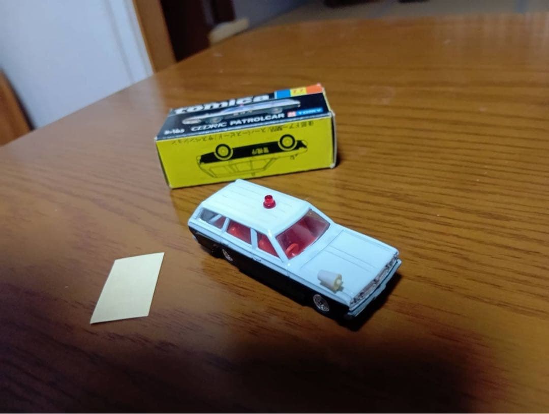 トミカ　黒箱　セドリック　パトロールカー　No.77 1/65　日本製