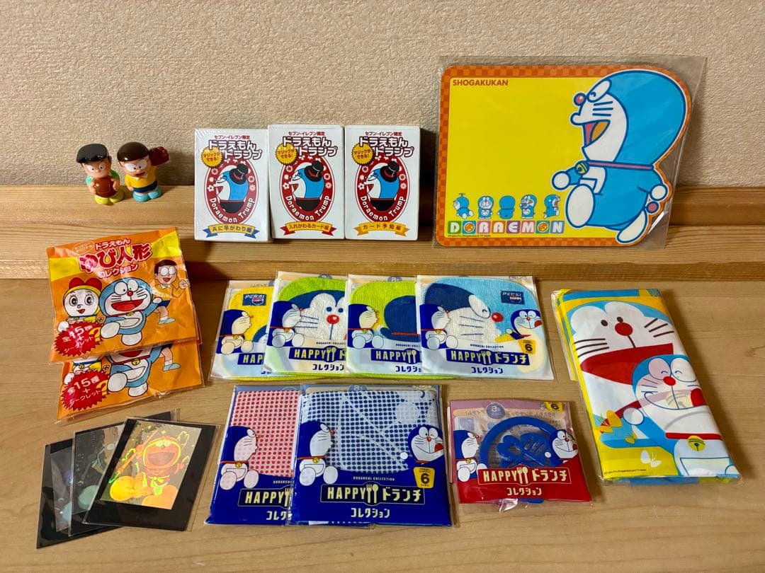 ドラえもん　フィギュア映画　コレクション　ペットボトルキャップ　キーホルダー