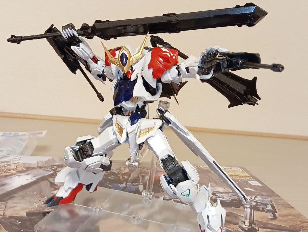 MGバルバトスルプス　全塗装完成品　アクションベース８付き