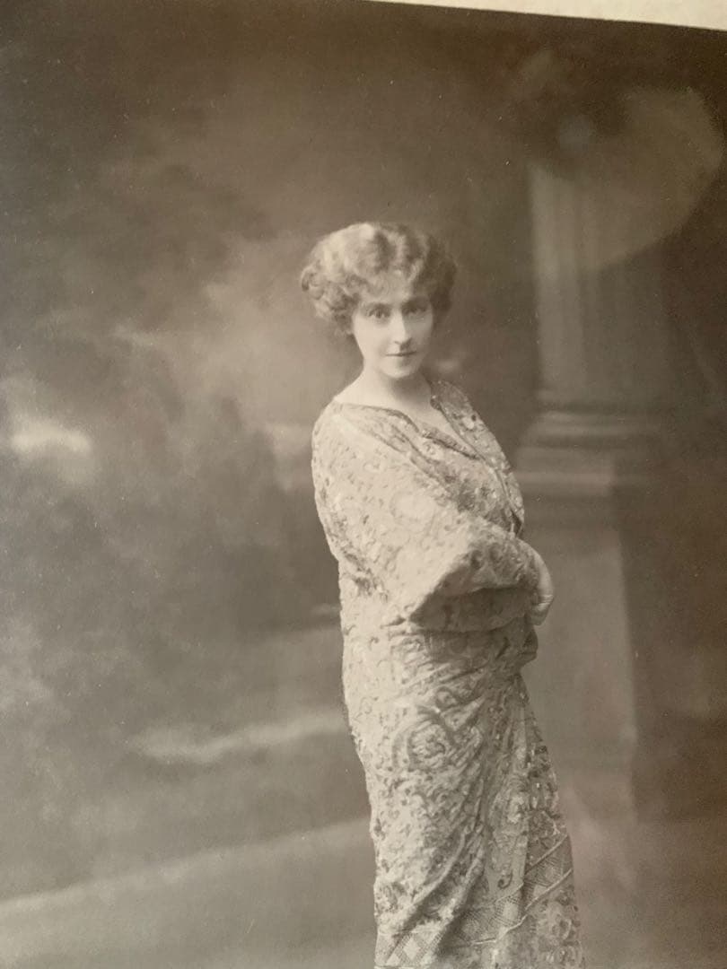 フランスアンティーク　1911年ジュリア・バルテ写真サイン入り豪華額装2点セット