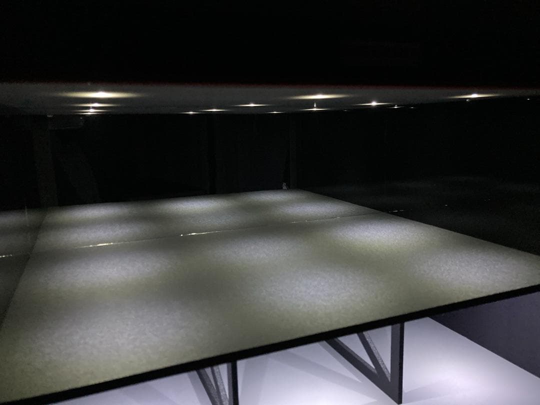 ミニカー専用ジオラマ：1/18 ショールーム＆ガレージⅢ／最大展示台数6台！