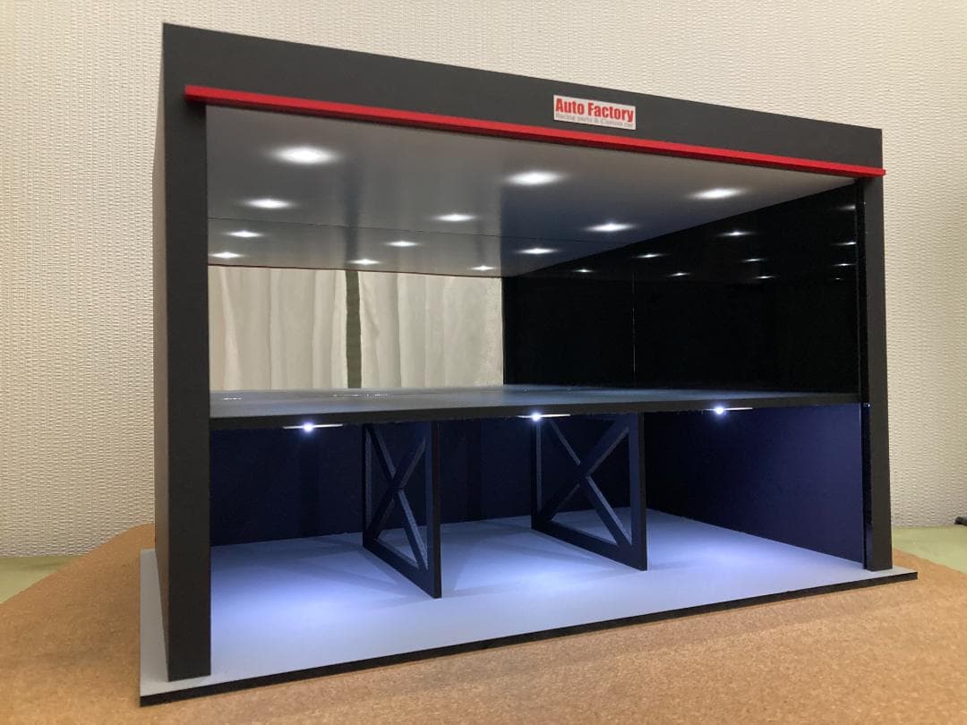 ミニカー専用ジオラマ：1/18 ショールーム＆ガレージⅢ／最大展示台数6台！