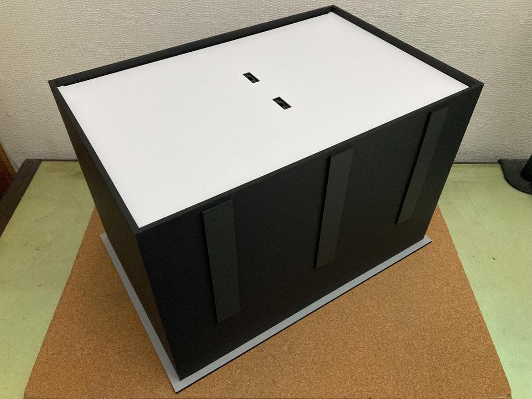 ミニカー専用ジオラマ：1/18 ショールーム＆ガレージⅢ／最大展示台数6台！