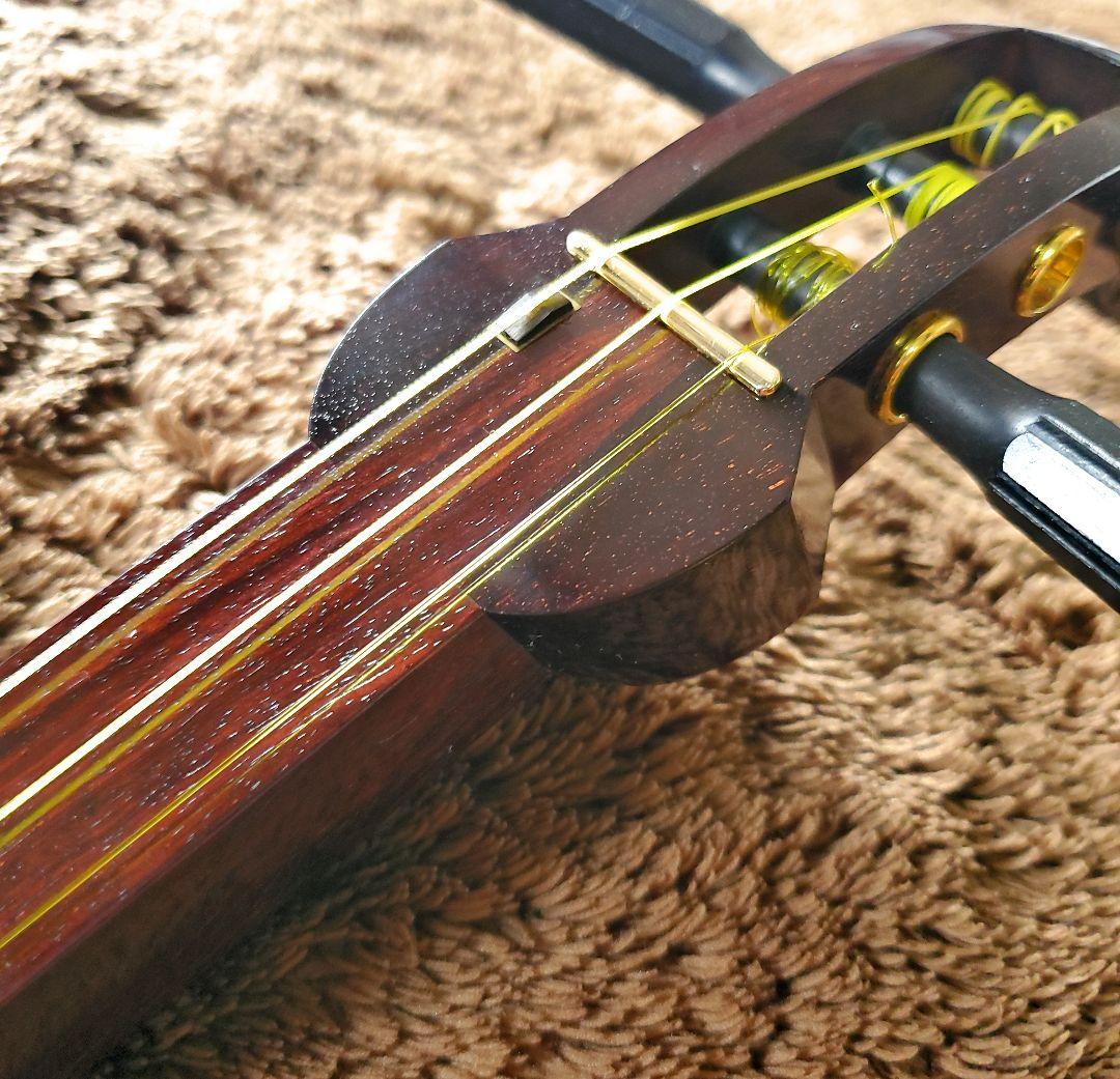 三味線　紅木 中棹 東さわり 撥 駒 長袋他 ケース付 皮破れなし 短棹 ５厘大