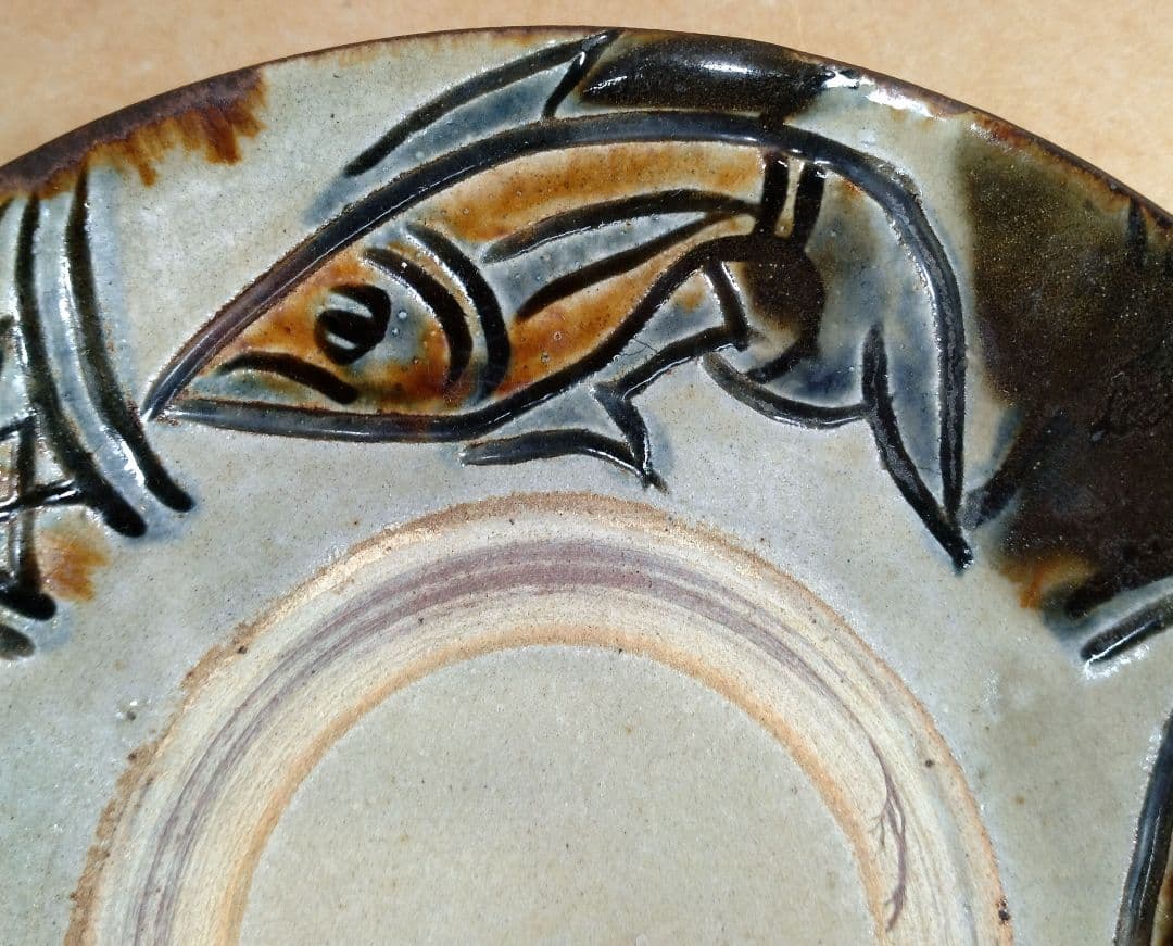 【本物保証】金城次郎 壷屋焼 魚紋皿 共箱 栞 人間国宝 壺屋焼 希少作品