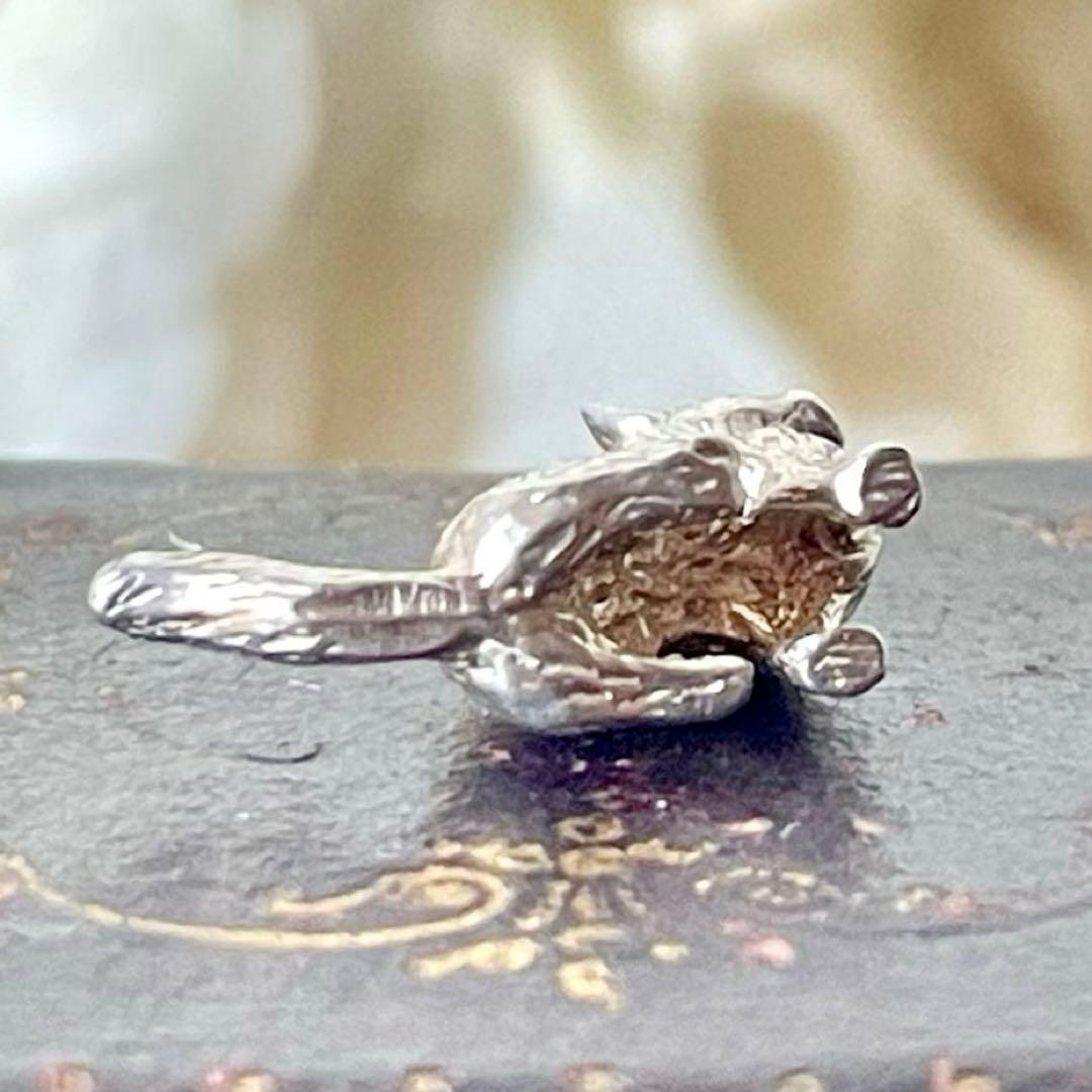 シルバー製猫のチャーム　ペンダントトップ　イギリスヴィンテージ　キャットネコねこ