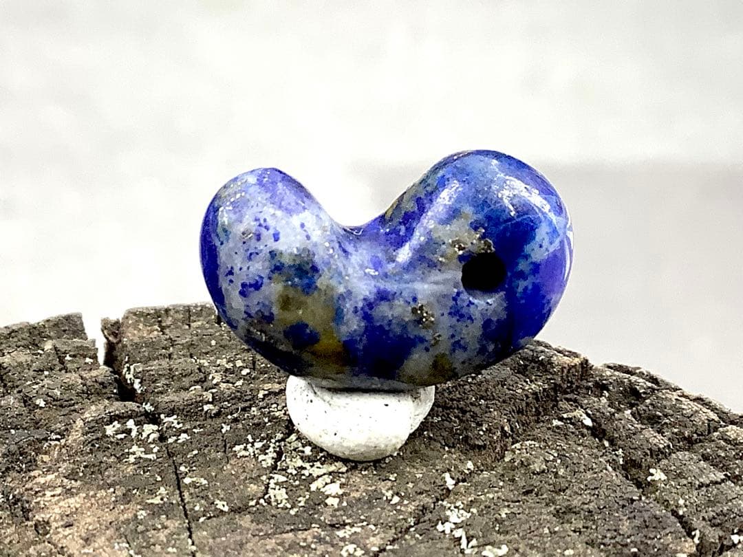 ✳希少お宝勾玉‼️ ラピスラズリ　黄鉄鉱ピカピカ　色彩良好　本物ソーティング付‼️