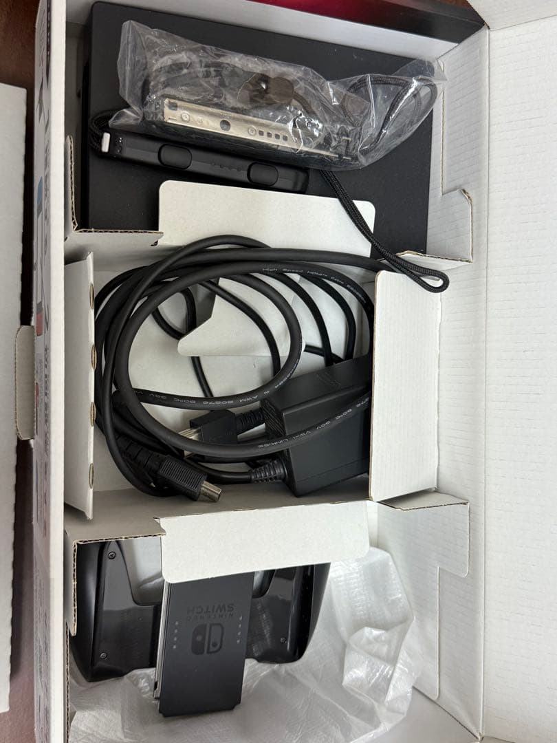 【送料込み】通電確認済み★任天堂　switch Nintendo