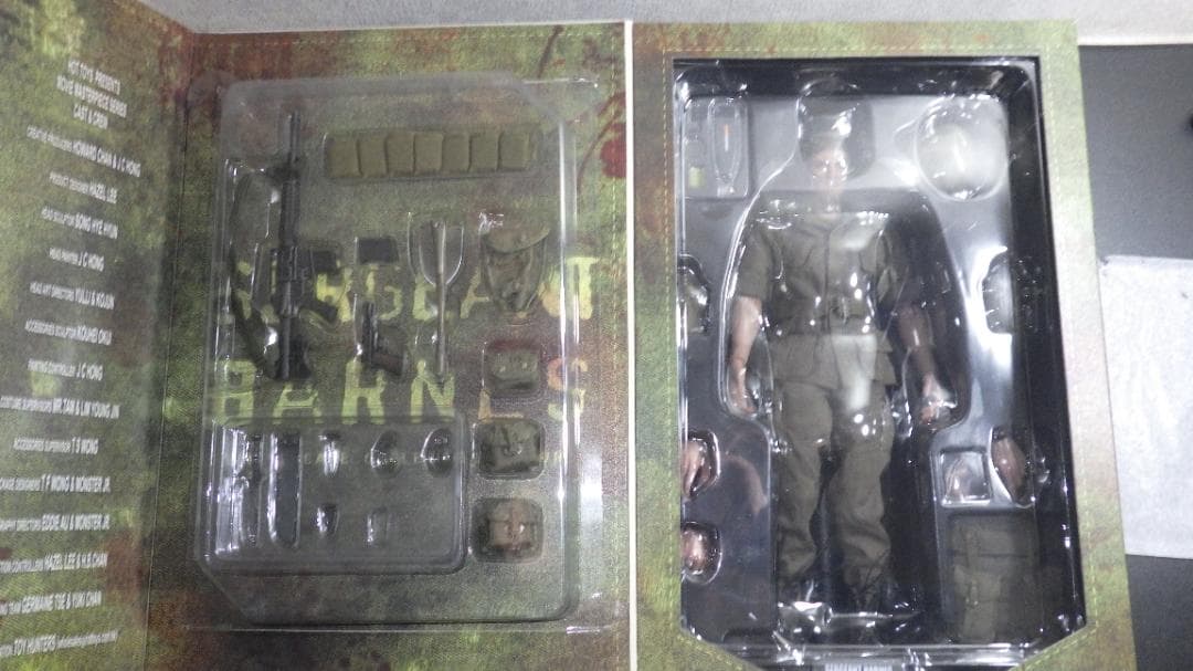 ホットトイズ　HOTTOYS　プラトーン