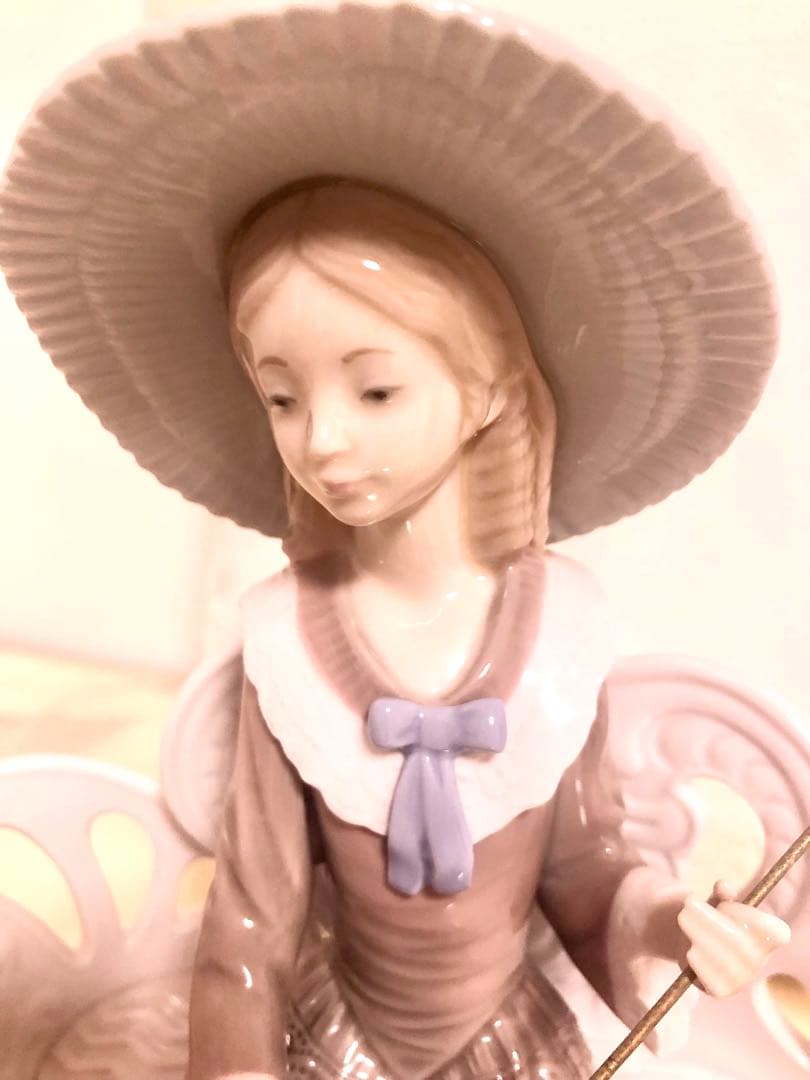 リヤドロ　LLADRO【ベンチに座る女性】WATING IN THA PARK