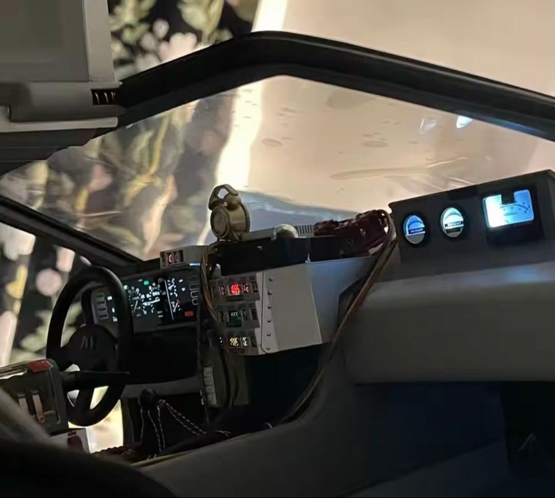 1/6ホットトイズ バックトゥザフューチャー パート2 デロリアンタイムマシーン