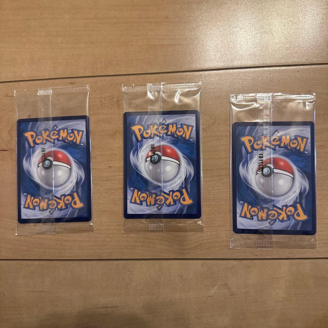 バティックシャツピカチュウ