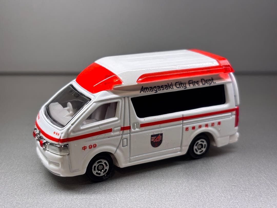 k トミカ救急車「カスタム」