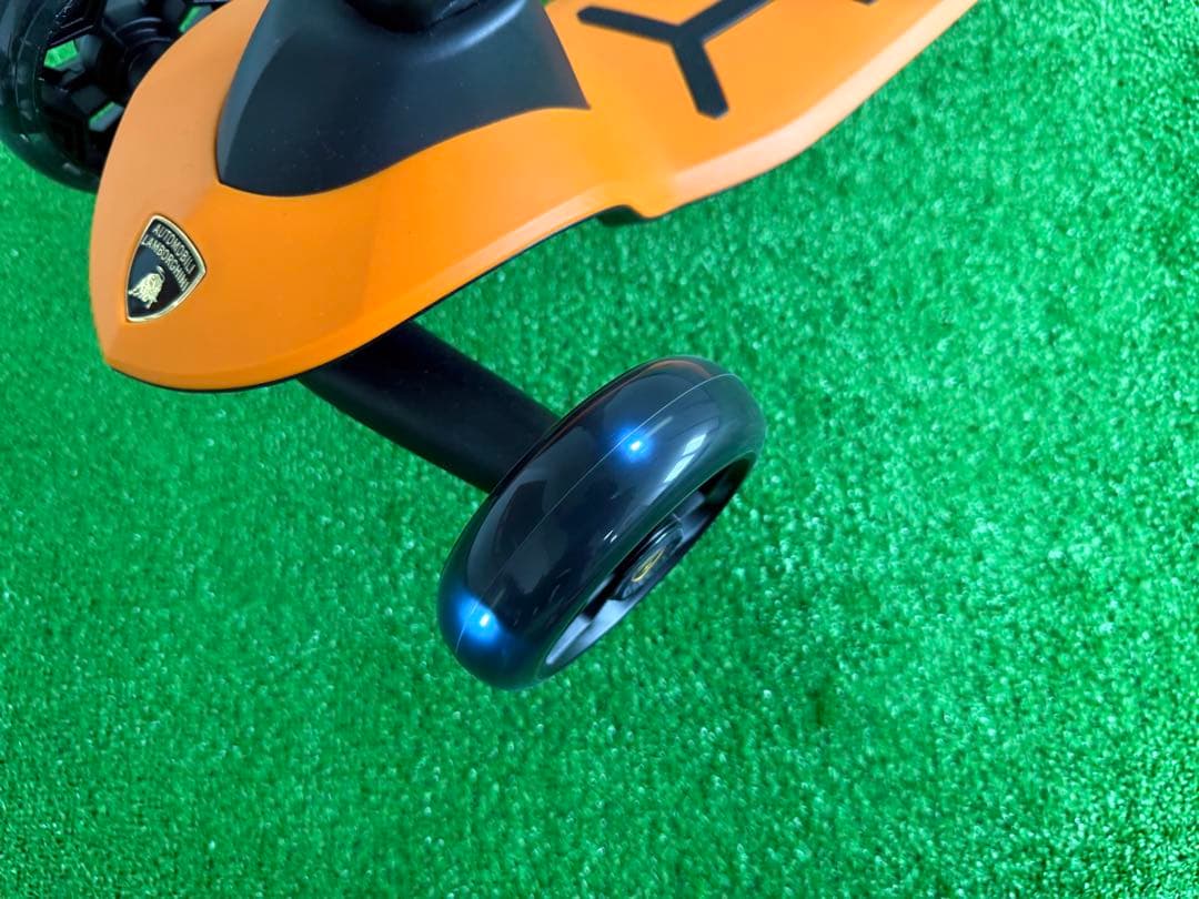 未使用品 ランボルギーニ 三輪キックスクーター｜着脱式シート付き・高さ調整可能