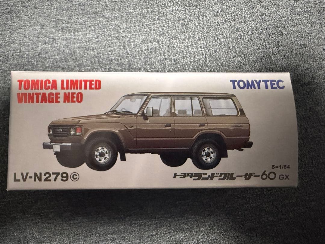 トミカ　リミテッドヴィンテージネオ　ランドクルーザー