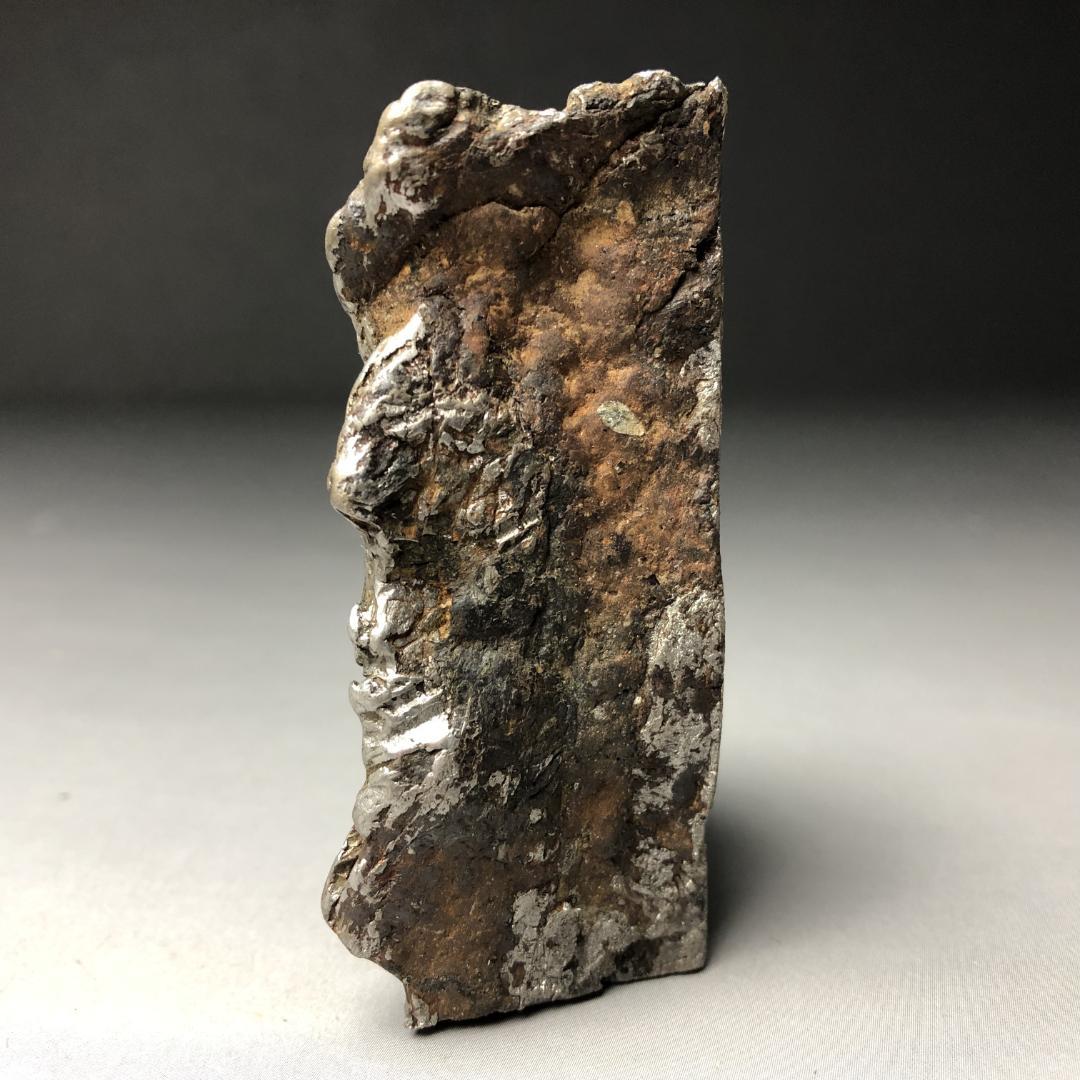アルタイ隕石 鉄隕石　外皮付き隕石　エンドカット　原石　重さ約236ｇ