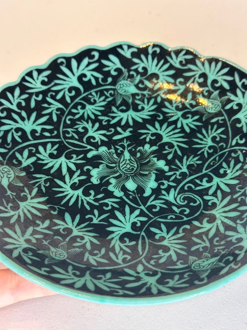 清代 大清乾隆年製 底款 黒地緑釉 花卉紋 皿 美術品 古陶磁