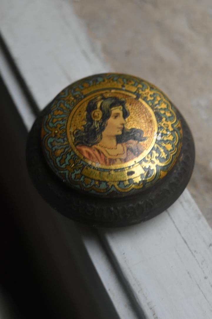 レア！CHOCOLAT MENIER　アールヌーヴォー　ブリキ缶皿　ボンボン