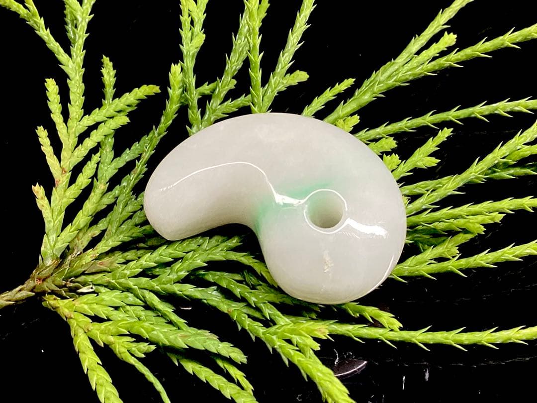 ✳業者様へ‼️premiumシリーズ　糸魚川翡翠勾玉　鑑別書無しの最安値　本物を‼️