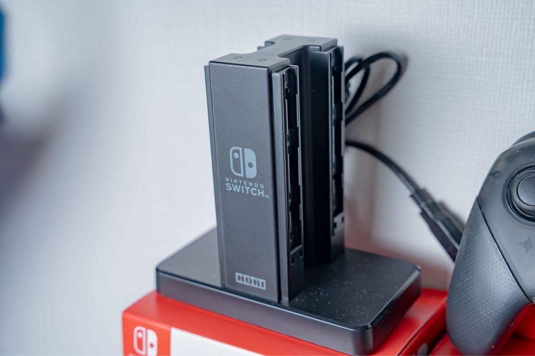 Nintendo Switch 本体 + その他ソフト等周辺機器【完備品・美品】