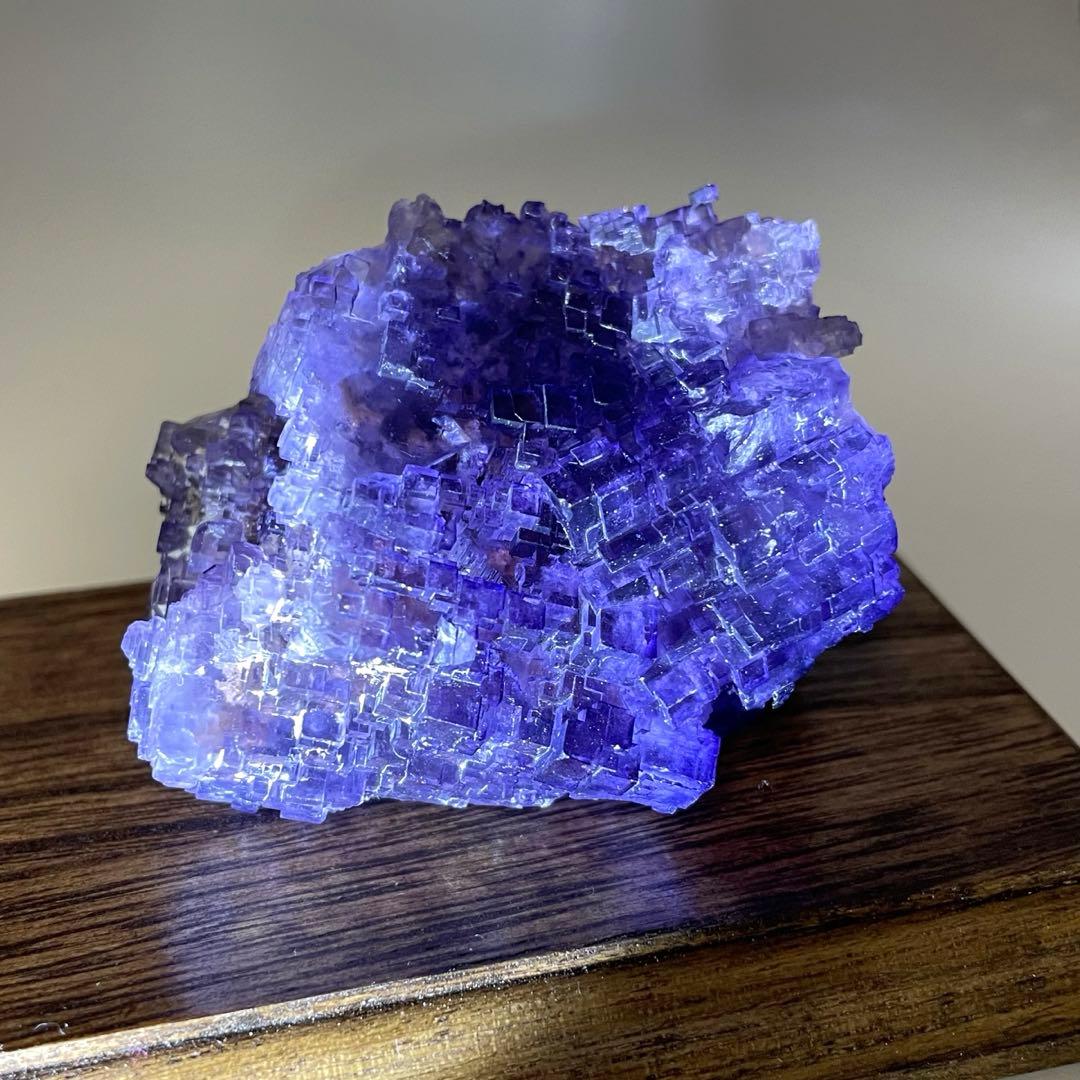 中国 新疆ウイグル自治区産 フローライト 鉱物標本