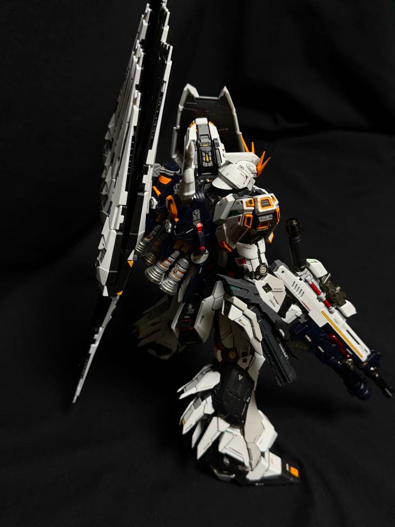 1/100 ニューガンダム 改修塗装済完成品 ガンプラ完成品 νGUNDAM