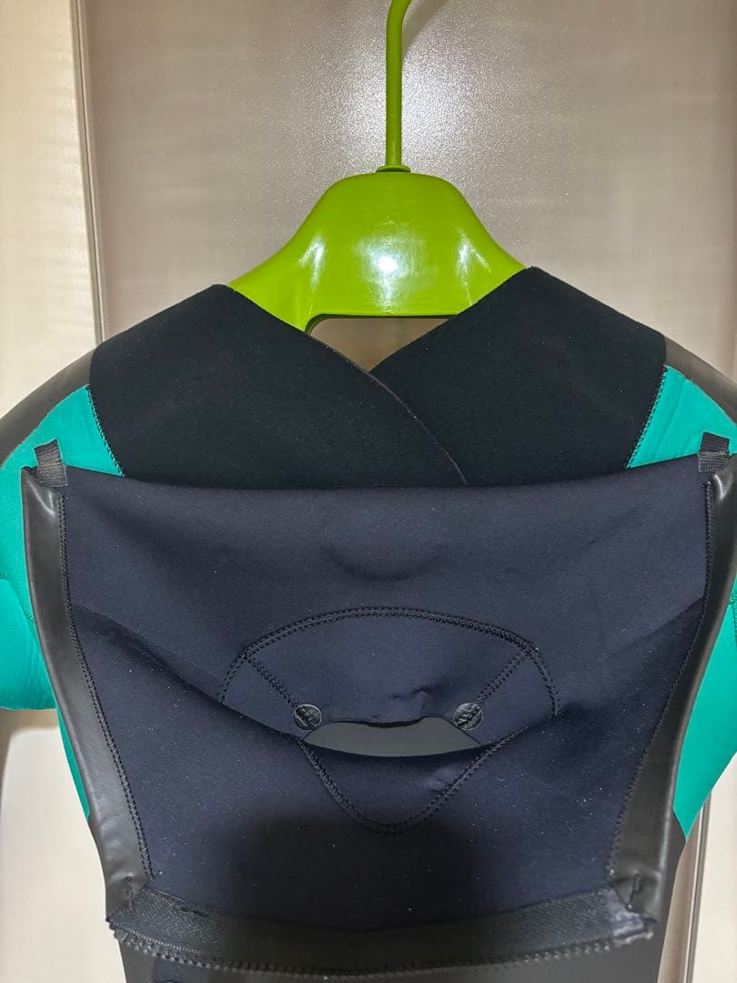 使用少なめ！　Hurley　セミドライ　チェストジップ　XLサイズ相当　日本製