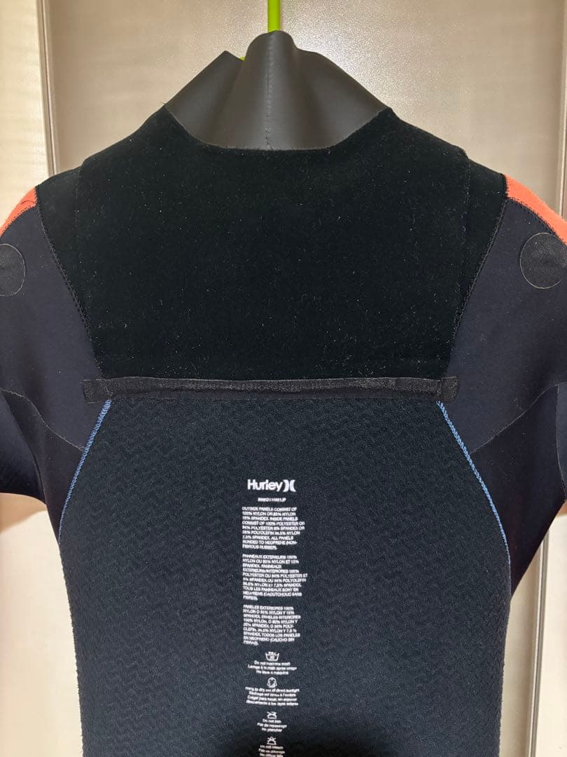 使用少なめ！　Hurley　セミドライ　チェストジップ　XLサイズ相当　日本製