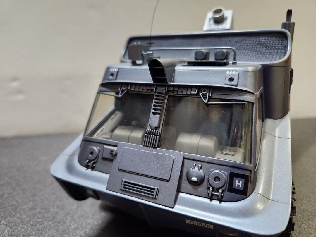 100点満点謎の円盤UFO 有名モデラー渾身の逸品 ハイテク戦車シャドーモービル