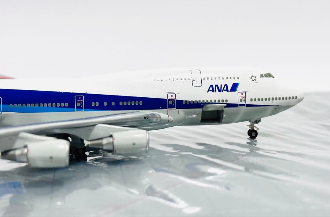全日空商事 1/400 B747-400 エプロンジオラマNHG40072
