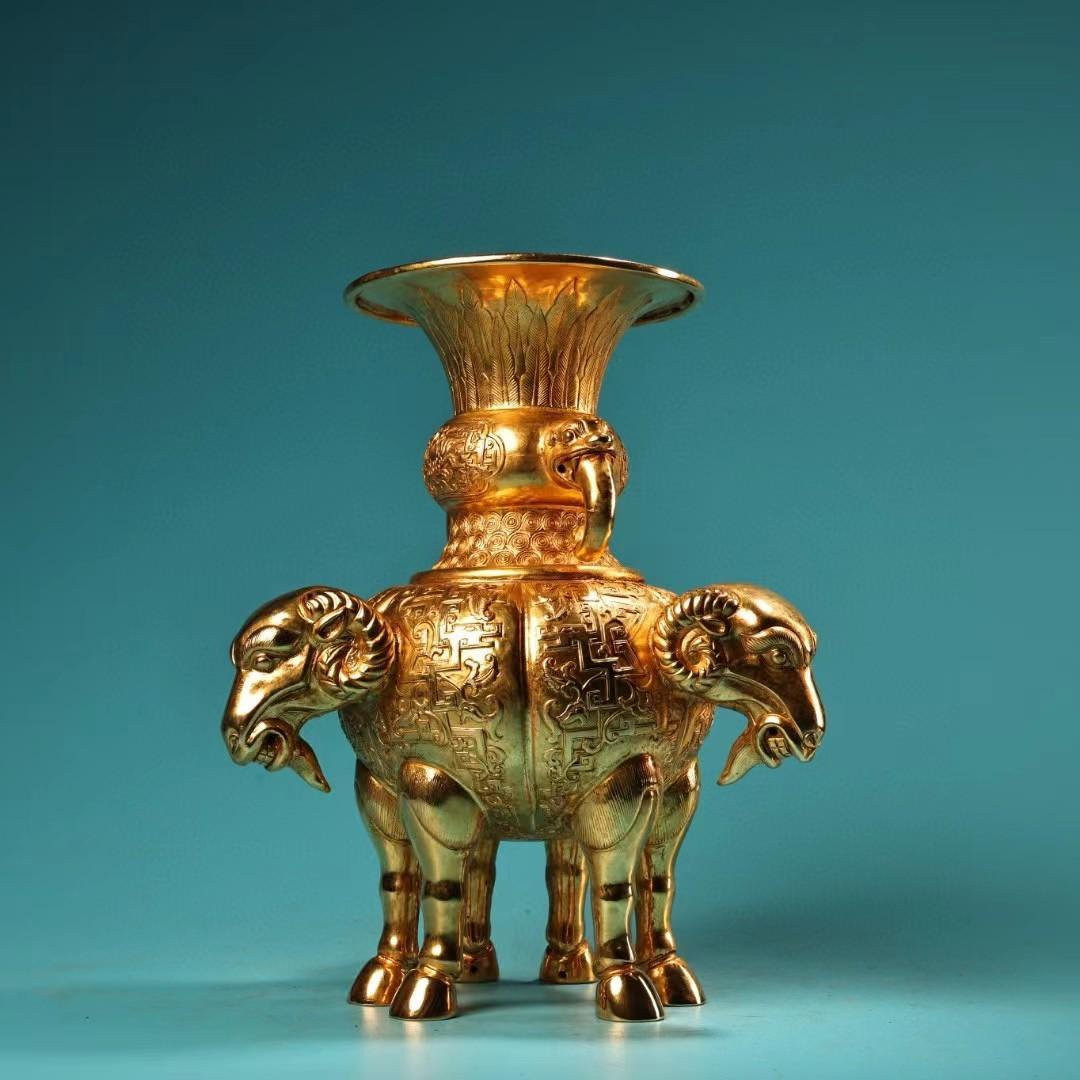 中国古美術・旧蔵鎏金三羊花瓶・純銅细密彫・純手作り・高浮彫・置物・観賞瓶・文房具