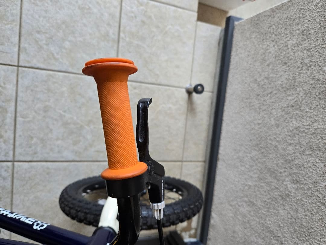 【値下げ】(直接引き渡し希望)ヨツバサイクル 16インチ 幼児用自転車 ネイビー