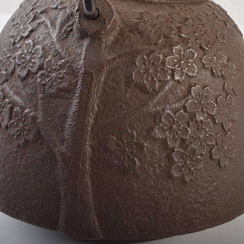 煎茶道具　南部鉄器　桜文　鉄瓶　鉄壷　D　R7155