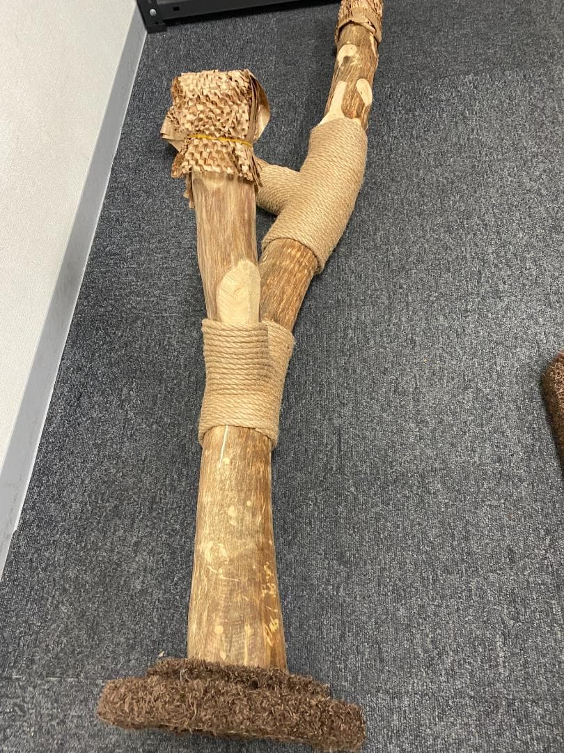 【即発送】ベッド付き天然木無垢材キャットタワー　据え置き型キャットタワー