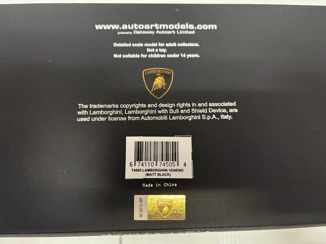 オートアート　ランボルギーニ アヴェンタドール Lブラック 1/18