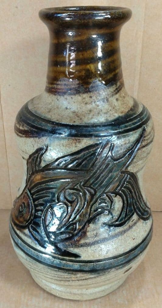 【本物保証】金城次郎 壷屋焼嘉瓶 共箱 栞 人間国宝 笑魚海老紋嘉瓶は激烈希少品