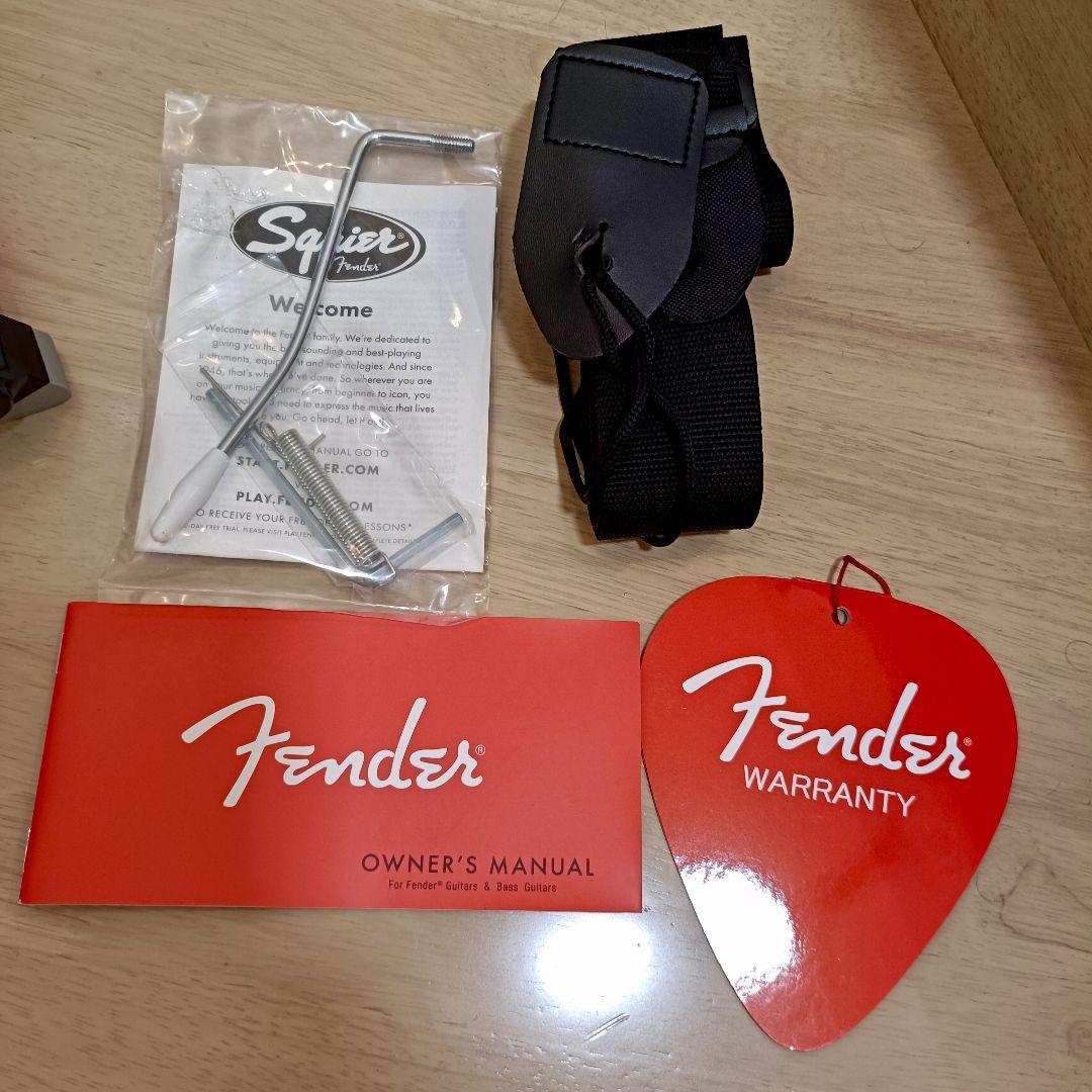 【美品】Squier ストラトキャスター HSS エレキギター本体 ホワイト