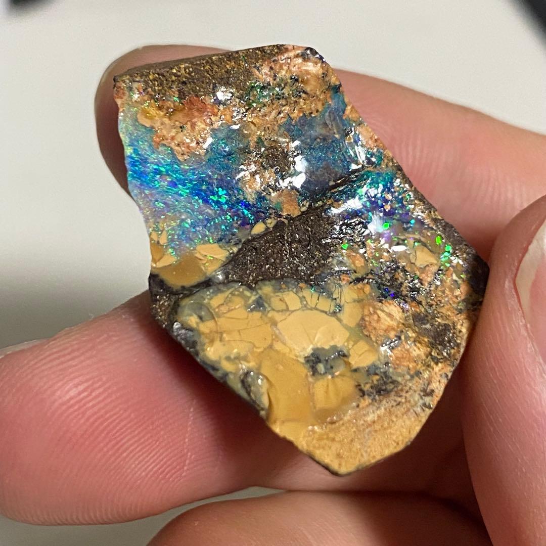 ボルダーオパール　母岩付き原石　59.5ct