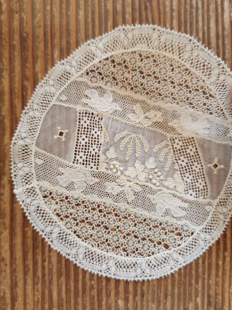 アンティーク 花咲く野を飛ぶバード アランソンレース ✜ 糸花刺繍✾ドイリー