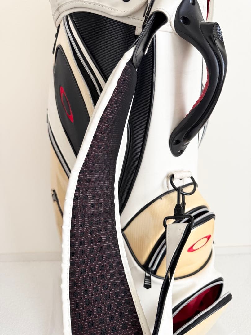 ゴルフバッグ　キャディバッグ　オークリー　ホワイト