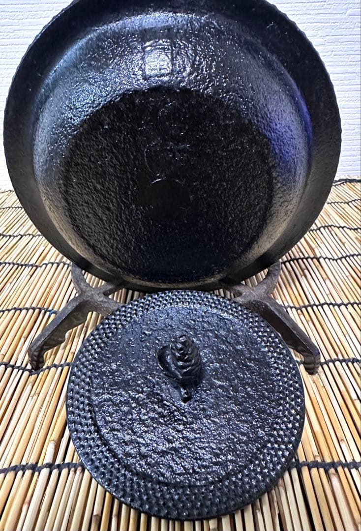 未使用品　南部岩鋳四代目清末作 　真作保証　１８型九重アラレ　南部鉄瓶