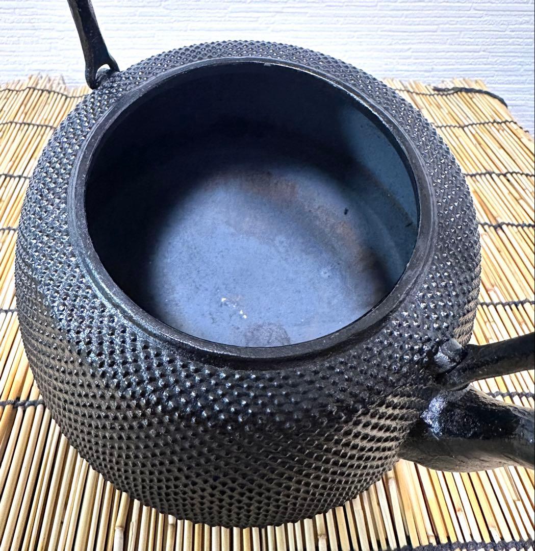 未使用品　南部岩鋳四代目清末作 　真作保証　１８型九重アラレ　南部鉄瓶